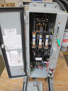 GE 300 LINE-CONTROL COMBINATION MOTOR CONTROLLER, RAINPROOF ENCLOSURE, MO# MTSJ800, 600 VAC, NEMA 2. LOADING & HANDLING FEE $15-4041